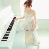弹钢琴女生头像_唯美女生弹钢琴头像_喜欢听你弹钢琴