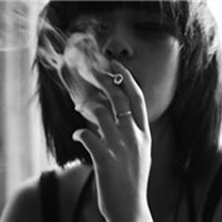 欧美女生吸烟头像 吞云吐雾模糊深处是种什么幸福