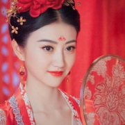 红色风古装中国美女头像