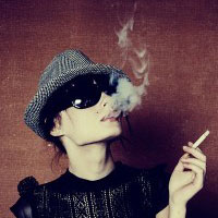 女生抽烟霸气头像个性