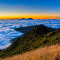 唯美宏伟大山风景头像