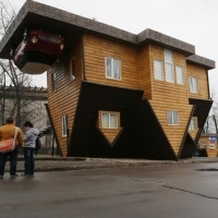 创意倒立的房子头像