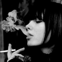 孤独一个人抽烟伤感欧美女生头像