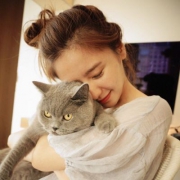 美女抱猫头像 抱猫少女