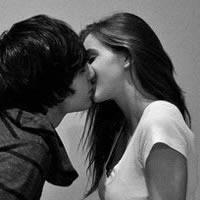 就爱吻的亲吻情侣头像一张两人
