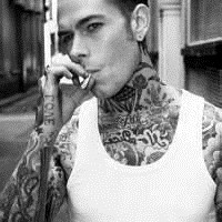 社会图片纹身男抽烟头像