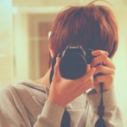男生拿相机头像图片真实酷帅 男生拿着相机拍照的头像