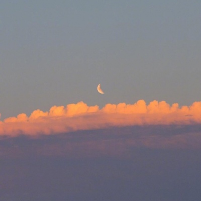 白天月亮风景图片头像